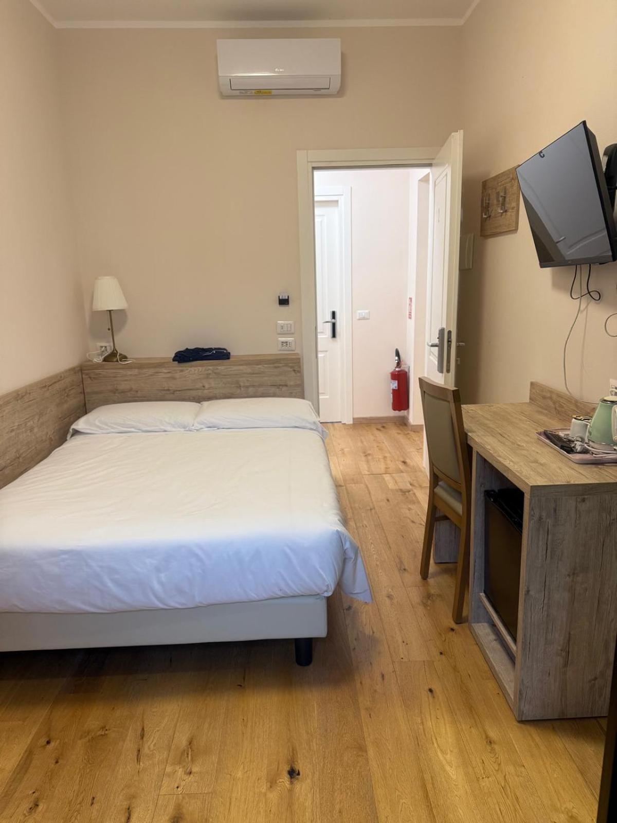 Guesthouse Central Station Group - Via Ponte Seveso 18 มิลาน ภายนอก รูปภาพ
